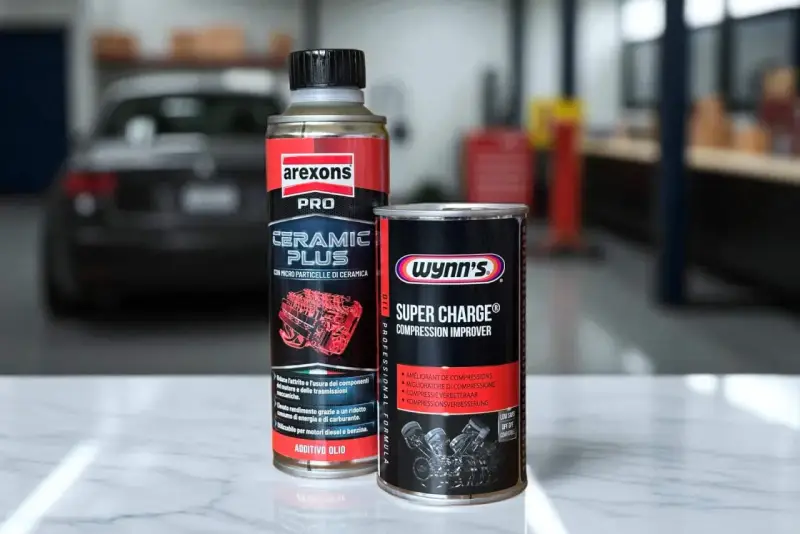 Additivi olio motore funzionano: flacone Arexons Ceramic Plus e lattina Wynn's Super Charge, per migliorare prestazioni e ridurre usura.