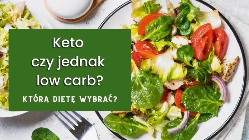 Świeża sałatka z kurczakiem i warzywami. Zastanawiasz się, jak ograniczyć węglowodany? Keto czy low carb – którą dietę wybrać?