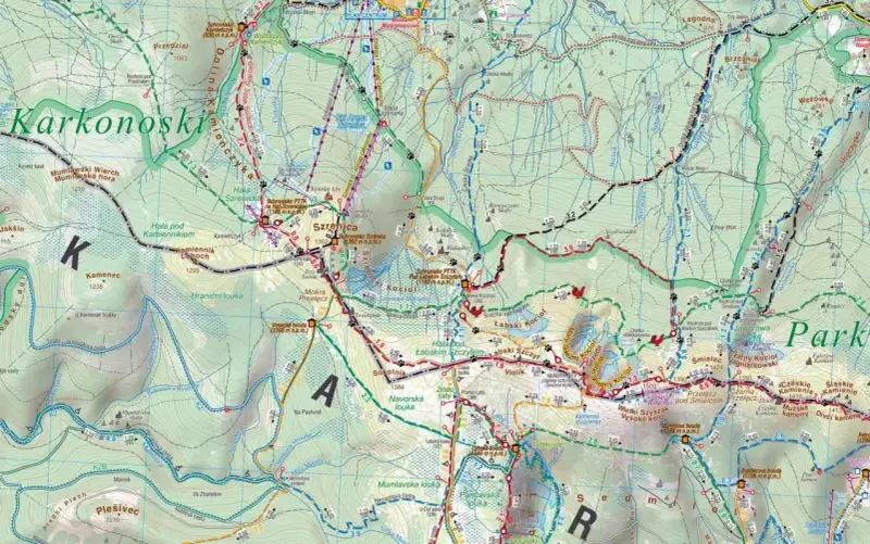 Mapa turystyczna Karkonoszy, części gór Europy, z zaznaczonymi szlakami, schroniskami i szczytami.