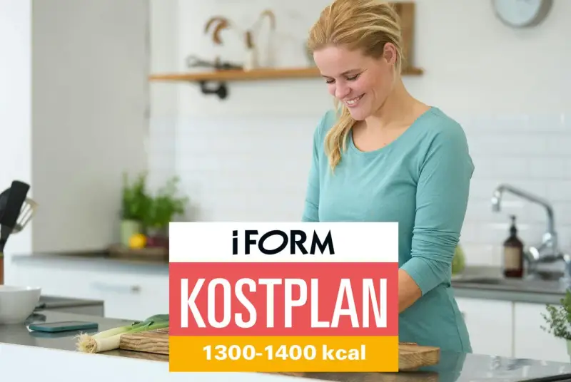 Glad kvinna i köket förbereder mat enligt en kostplan på 1300 kalorier per dag.
