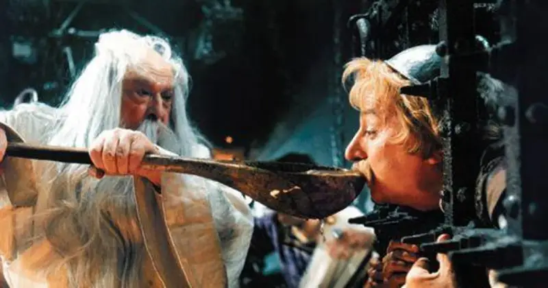 W drucie "Asterix i Obelix kontra Cezar" druid podaje magiczny napój Obelixowi, który jest uwięziony.