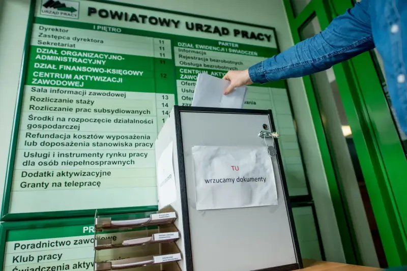 Zasiłek dla bezrobotnych: Jaki staż pracy? Sprawdź, co się liczy!