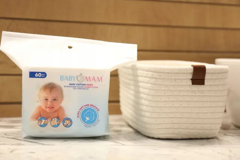 Płatki kosmetyczne dla niemowląt Baby Mam, 60 sztuk, ultra miękkie i delikatne, idealne do codziennej pielęgnacji maluszka.