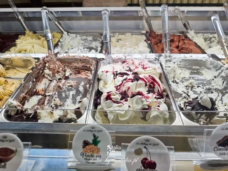 Pyszne lody w Pizie, gdzie zjeść? W tej lodziarni znajdziesz smaki: pinolo, amarena, czekolada i wiele innych.