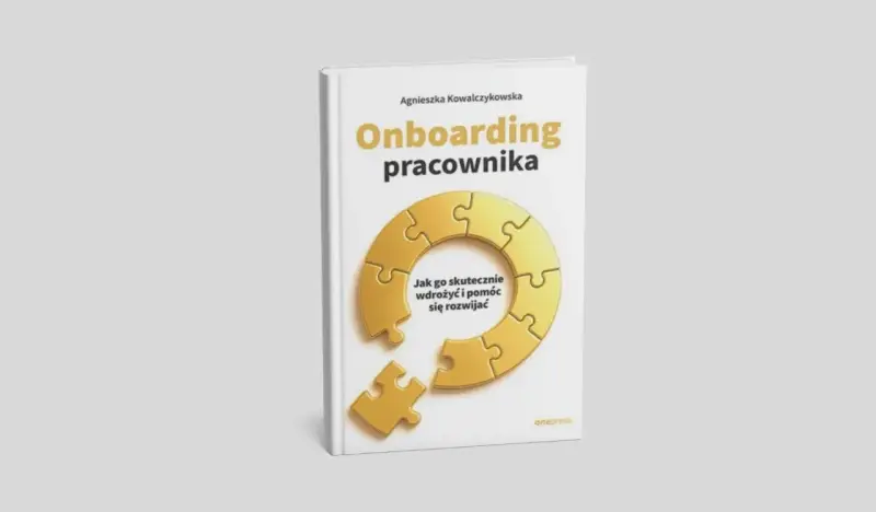 Książka "Onboarding pracownika" Agnieszki Kowalczykowskej. Jak go skutecznie wdrożyć i pomóc się rozwijać. Puzzle symbolizują proces integracji.