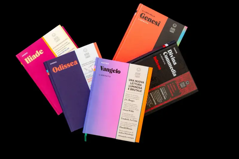 Libri classici rilegati, tra cui Iliade, Odissea, Vangelo, Genesi, Divina Commedia e Il primo romanzo dell'orrore, con il logo Blackie Edizioni.