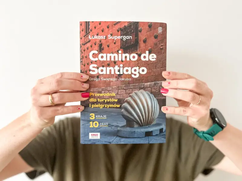 Przewodnik "Camino de Santiago. Droga Świętego Jakuba" Łukasza Supergana, opisujący szlak św jakuba z polski do hiszpanii.