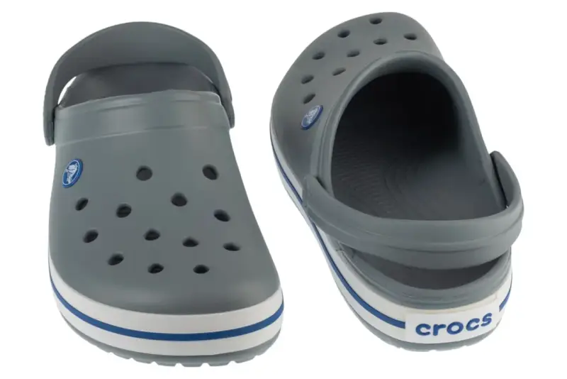 Szare Crocsy, rozmiar W8. Idealne na letnie dni, zapewniające komfort i wygodę.