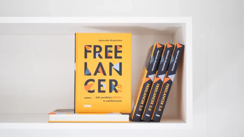 Książka "Freelancer 2.0" Agnieszki Skupienskiej. Dowiedz się, kim jest freelancer i jak zarabiać więcej w solobiznesie.