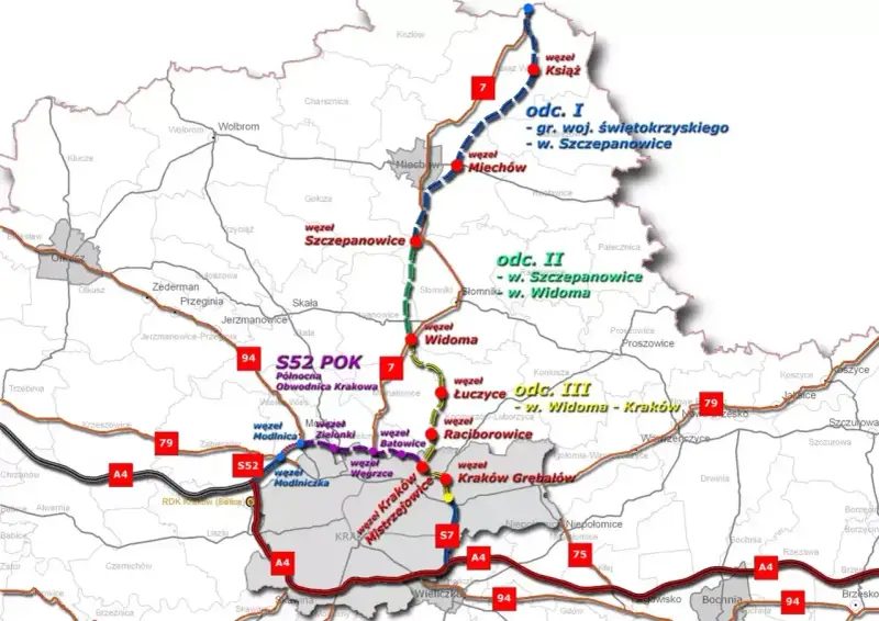 Mapa przedstawia przebieg drogi ekspresowej S7 i S52, z zaznaczonymi odcinkami, węzłami i miejscowościami.