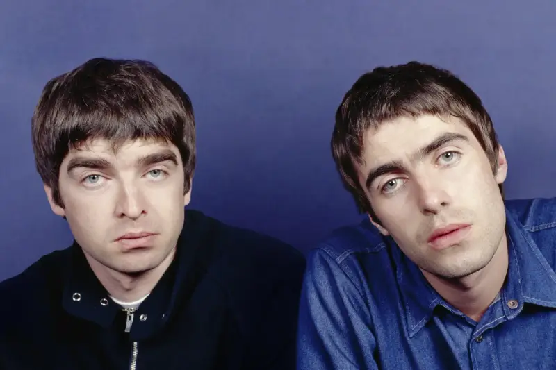 Les frères Gallagher, membres de Oasis, posent pour un portrait.