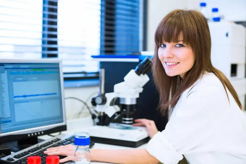 Médico Investigador: La carrera que une clínica y ciencia. ¿Es para ti?