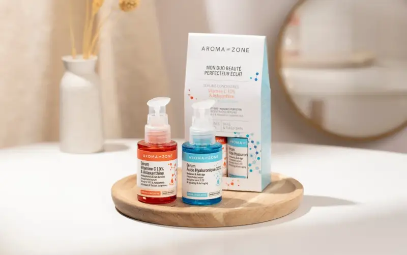 Sérums Aroma-Zone : Vitamine C 10% & Astaxanthine pour l'éclat, et Acide Hyaluronique 3.5% pour hydrater. Un duo pour une peau radieuse.