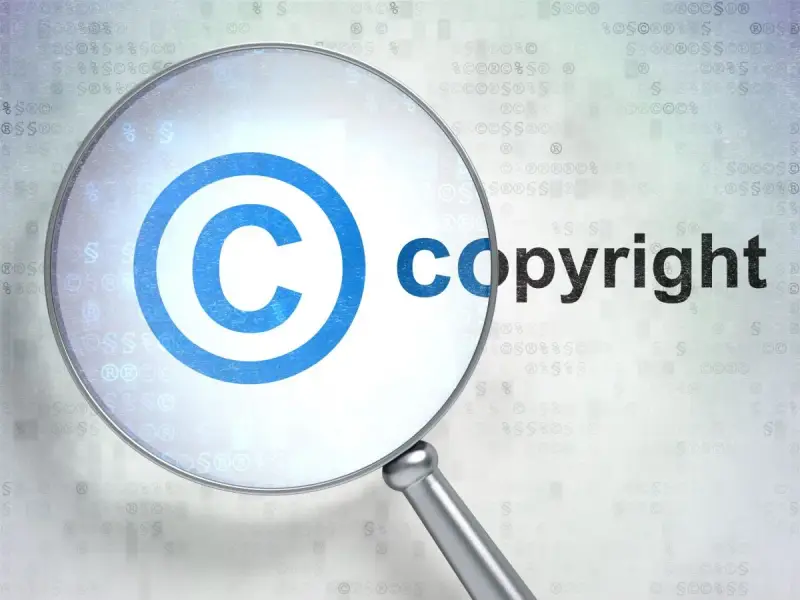 Lupe über dem copyright zeichen und dem Wort "copyright".