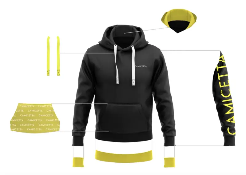 Czarna bluza z kapturem i żółtymi detalami. Widoczne bluzy firmowe z logo CAMICETTA na rękawie i taśmie.
