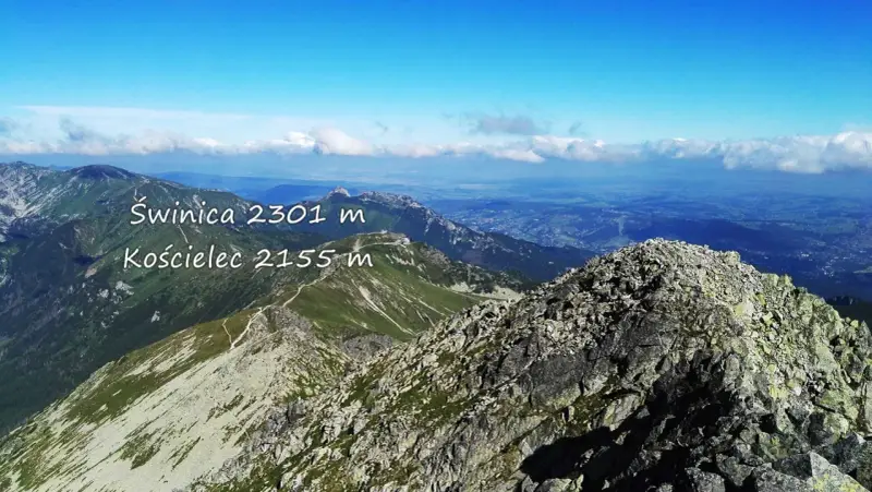 Widok na góry, Świnica 2301 m i Kościelec 2155 m, w Tatrach.