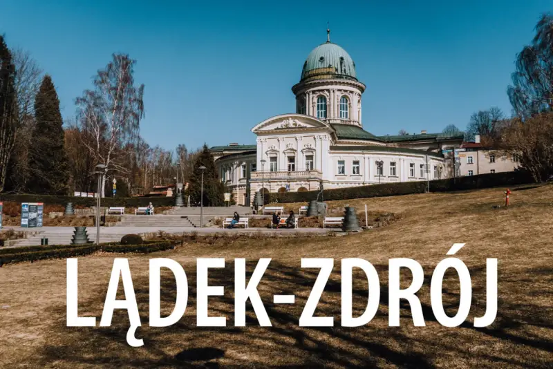 Piękny budynek uzdrowiskowy w Lądku-Zdroju. Warto zobaczyć lądek-zdrój atrakcje po czeskiej stronie, choć to zdjęcie pokazuje polską stronę.