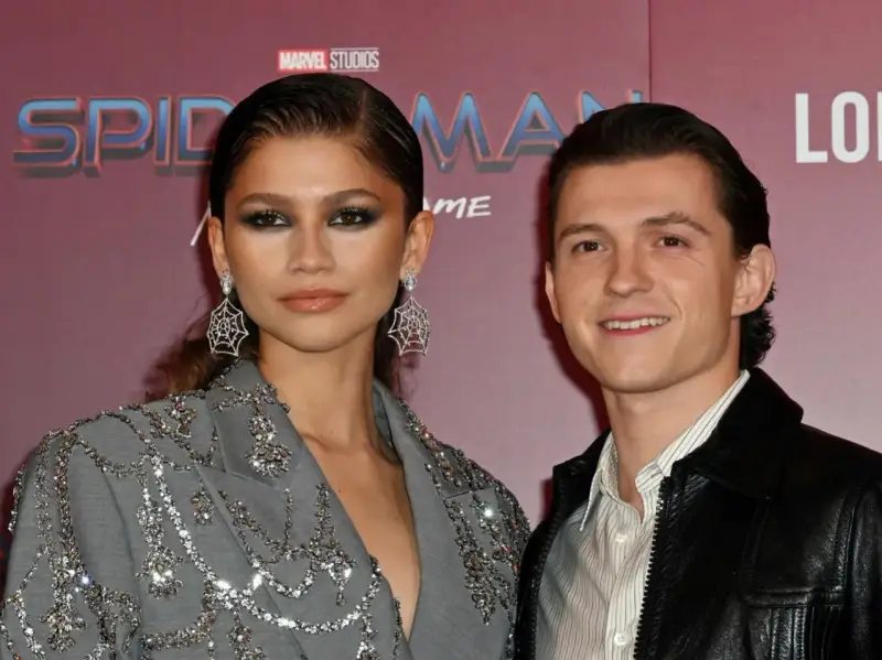 Zendaya i Tom Holland na premierze Spider-Mana. Zendaya wzrost jest imponujący, a jej stylizacja z pajęczymi kolczykami zachwyca.