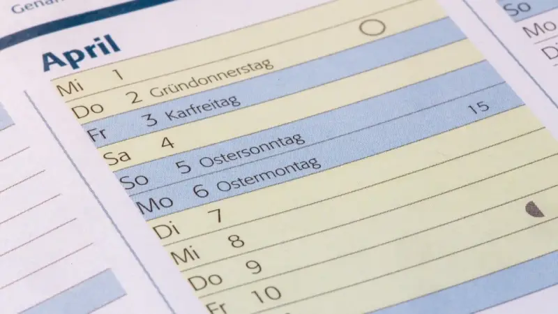 Kalenderblatt April mit Feiertagen wie Karfreitag, Ostersonntag und Ostermontag.