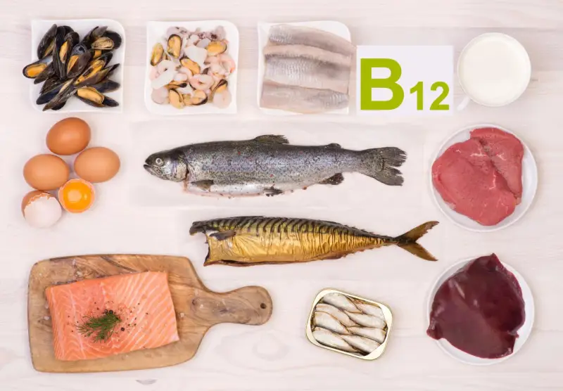 Witaj w świecie witaminy B12! Gdzie występuje? W rybach, owocach morza, jajach, mięsie i wątróbce.