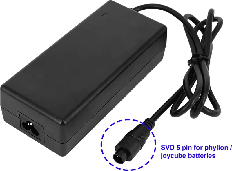 Czarna ładowarka do roweru elektrycznego z kablem i wtyczką 5-pinową SVD do akumulatorów Phylion/Joycube.