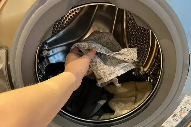 Jak usunąć sierść podczas prania? Skuteczne metody, które działają