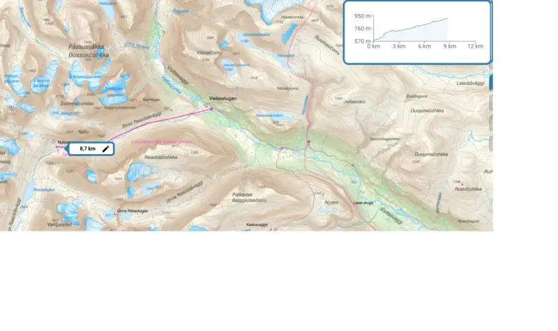 Karta över Abisko med markerad rutt för en dagstur på 8,7 km. Vackra fjäll och glaciärer syns.