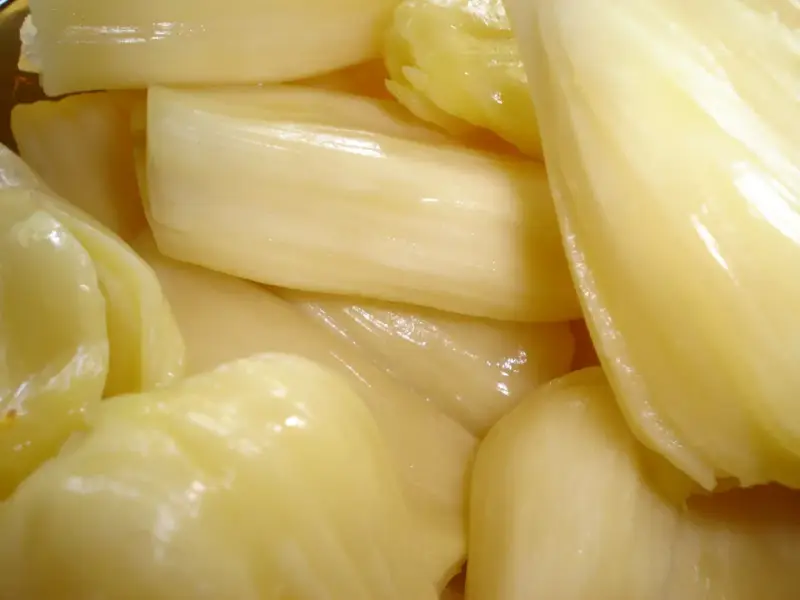 Mięsiste, żółtawe kawałki owocu jackfruit, często mylonego z czymś innym. To właśnie jackfruit, co to jest?