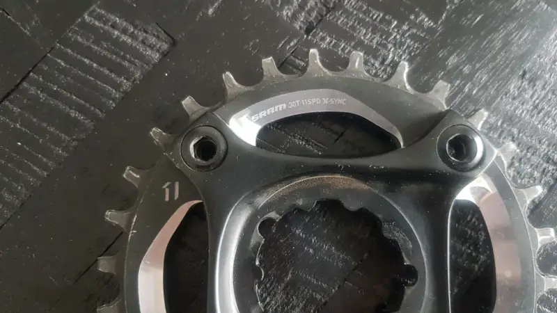 Zębatka SRAM 30T 11SPD X-SYNC, gotowa na wyzwania szlaków.