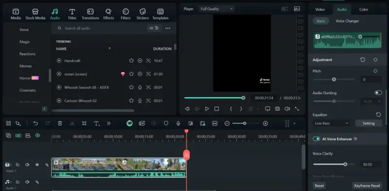 Edytor wideo z panelem audio, gdzie można dostosować modulator głosu, pitch, audio ducking i equalizer.