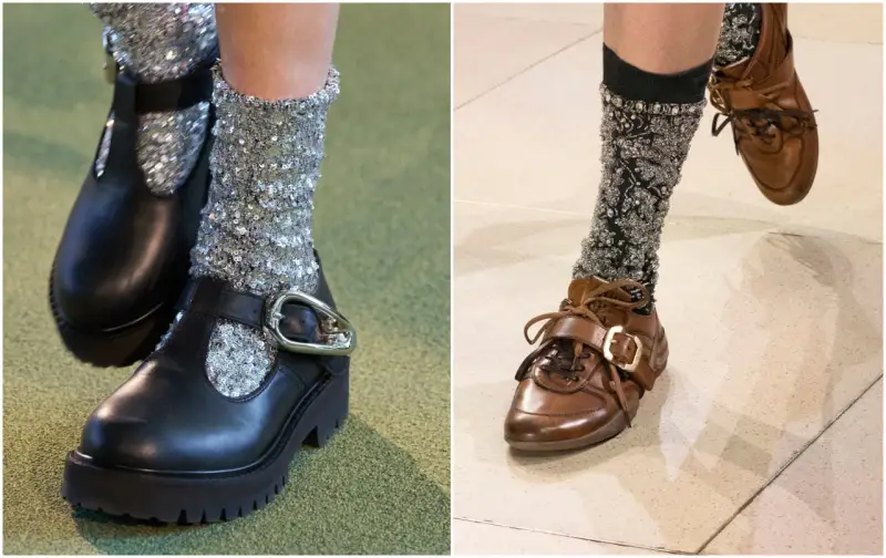 Czarne i brązowe modne buty na jesień z błyszczącymi skarpetkami. Eleganckie i stylowe, idealne na chłodniejsze dni.