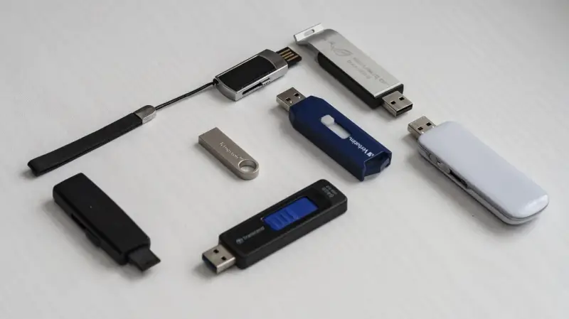 Koniec z problemem brak pamięci w telefonie! Kolekcja pendrive'ów czeka, by przenieść Twoje dane.