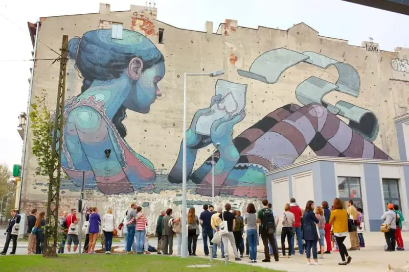 Atrakcje w Łodzi: Odkryj pofabryczne imperia, murale i filmowe sekrety