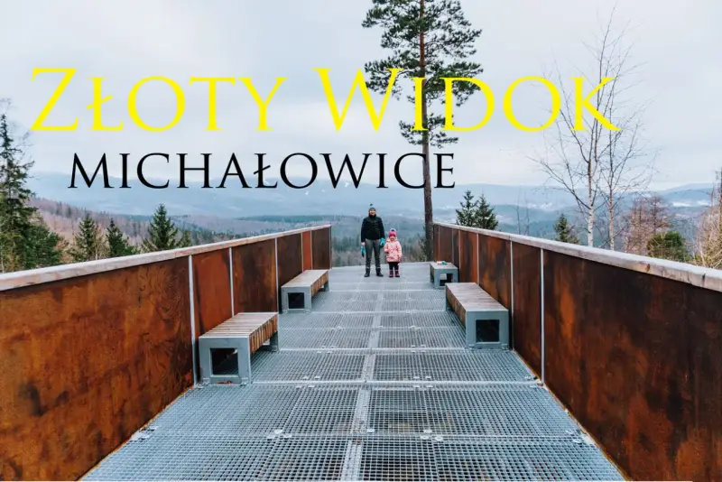 Rodzina podziwia złoty widok w Michałowicach z platformy widokowej.