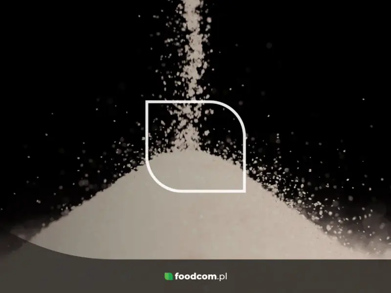 Góra cukru, z której sypie się drobny proszek, przypomina piasek w klepsydrze. To może być sorbitol, słodzik o wielu zastosowaniach.