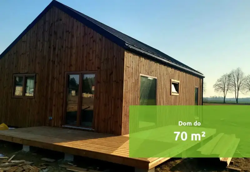 Drewniany dom do 70 m² z tarasem. Czy dom na zgłoszenie można sprzedać? Zapytaj o szczegóły.
