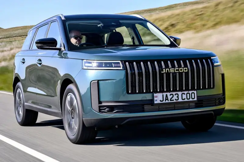 Zielony SUV Jaecoo 5 na drodze. Sprawdź jaecoo 5 cena i opinie.