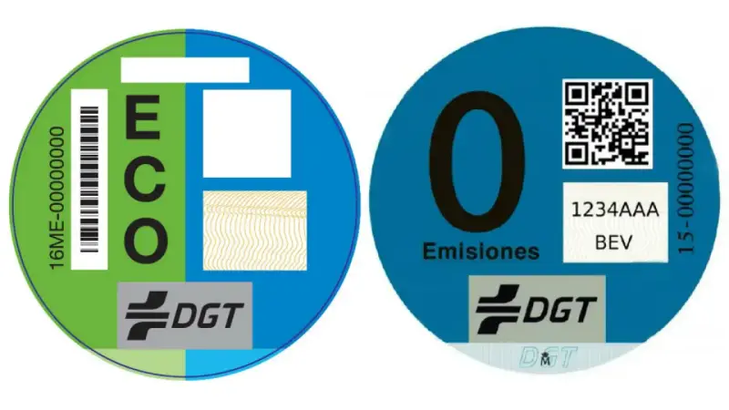 Pegatina ECO para coche, indicando bajas emisiones. La DGT clasifica los vehículos para saber qué significa eco en un coche.