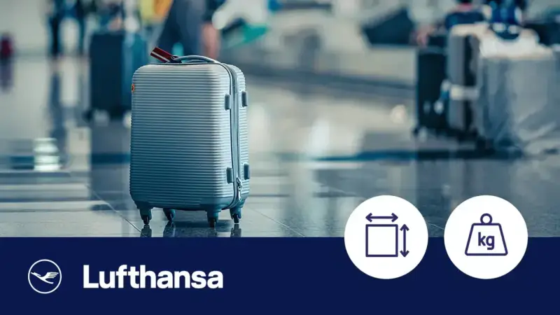 Srebrna walizka na kółkach, idealna jako lufthansa bagaż podręczny. W tle lotniskowy gwar, obok ikony wymiarów i wagi.