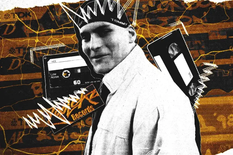 Krakowski raper w koronie z napisem Tommy, obok kaseta VHS i płyta winylowa.