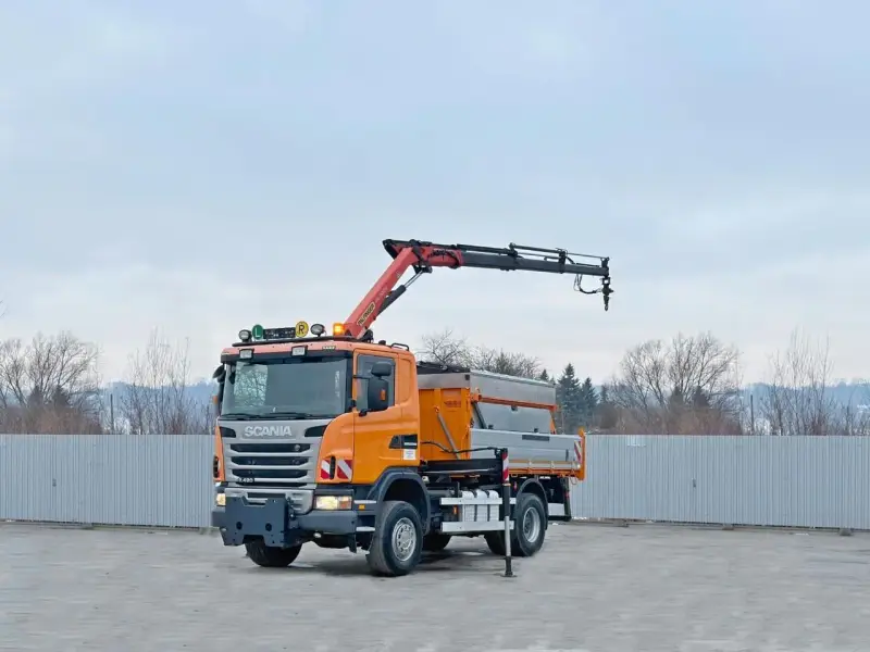 Pomarańczowy **Scania R420** z HDS gotowy do pracy. Ciężarówka z podnośnikiem hydraulicznym i skrzynią ładunkową.