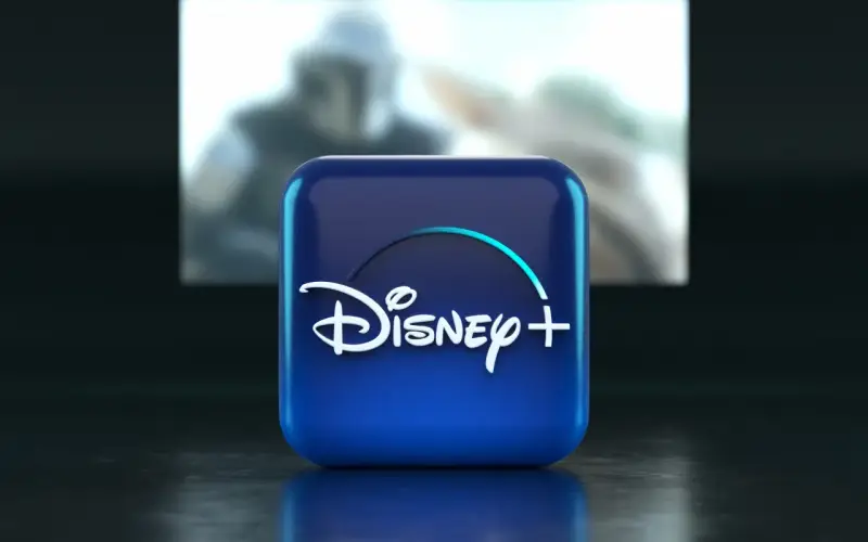 Ikona Disney+ na tle postaci z Gwiezdnych Wojen. Idealna okazja, by skorzystać z disney plus promocja i zanurzyć się w galaktyce!