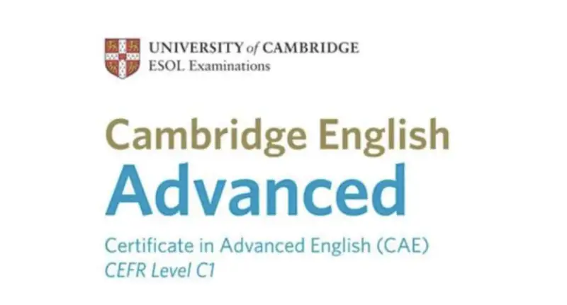 Logo University of Cambridge ESOL Examinations. Napis Cambridge English Advanced, Certificate in Advanced English (CAE), CEFR Level C1.