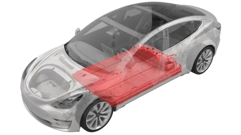 Przekrój Tesli Model 3 z widoczną czerwoną baterią pod podłogą.