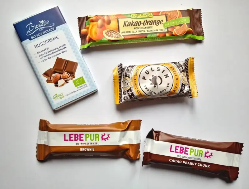Co przywieźć z Austrii do jedzenia? Czekolada orzechowa, batoniki kakaowo-pomarańczowe, proteinowe i brownie.