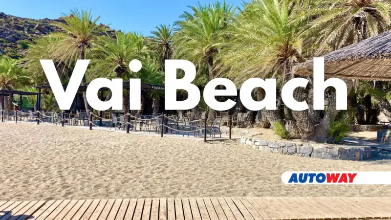 Plaża Vai z palmami i kawiarnią. Idealne miejsce na relaks.