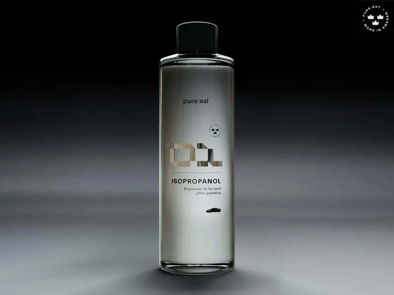 En flaska med isopropanol från OKQ8, perfekt för att avfetta bilen efter polering. Tillverkad i Sverige.
