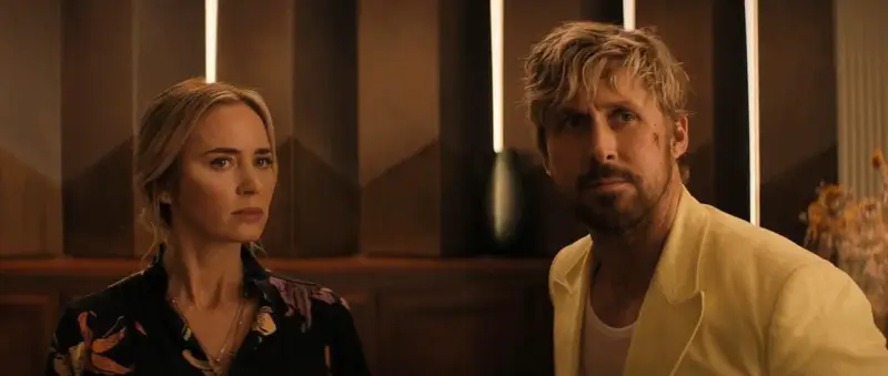 Emily Blunt i Ryan Gosling w scenie z filmu, który można obejrzeć w ramach ale kino program tv.