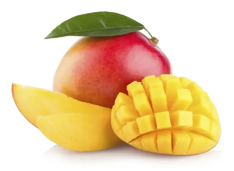 Soczysty mango z liściem, pokrojony w kostkę i plastry. Odkryj bogactwo mango składniki odżywcze.