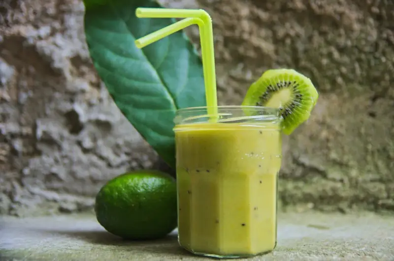 Koktajl awokado, kiwi, banan: przepis, korzyści i idealny czas!